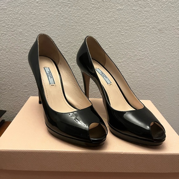 Prada size 8.5 shoe. Only worn once - Picture 1 of 7